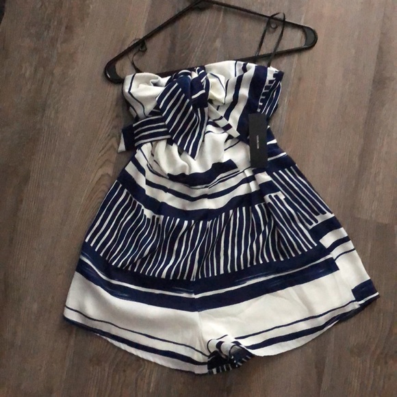 Lulu’s Strapless Tie-Front Romper - Picture 4 of 6